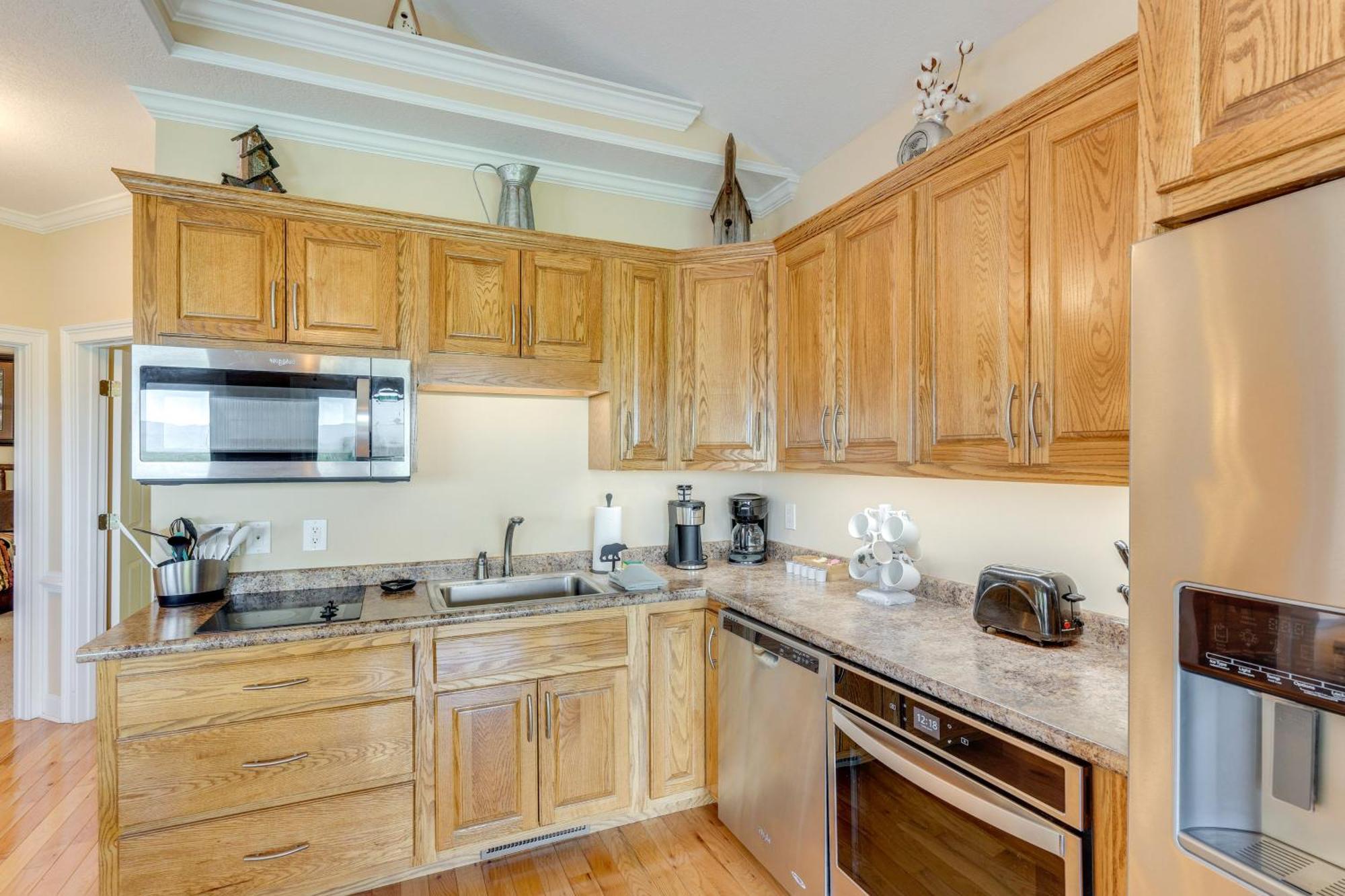 Lake-View Condo With Covered Deck In Hiawassee! Buitenkant foto