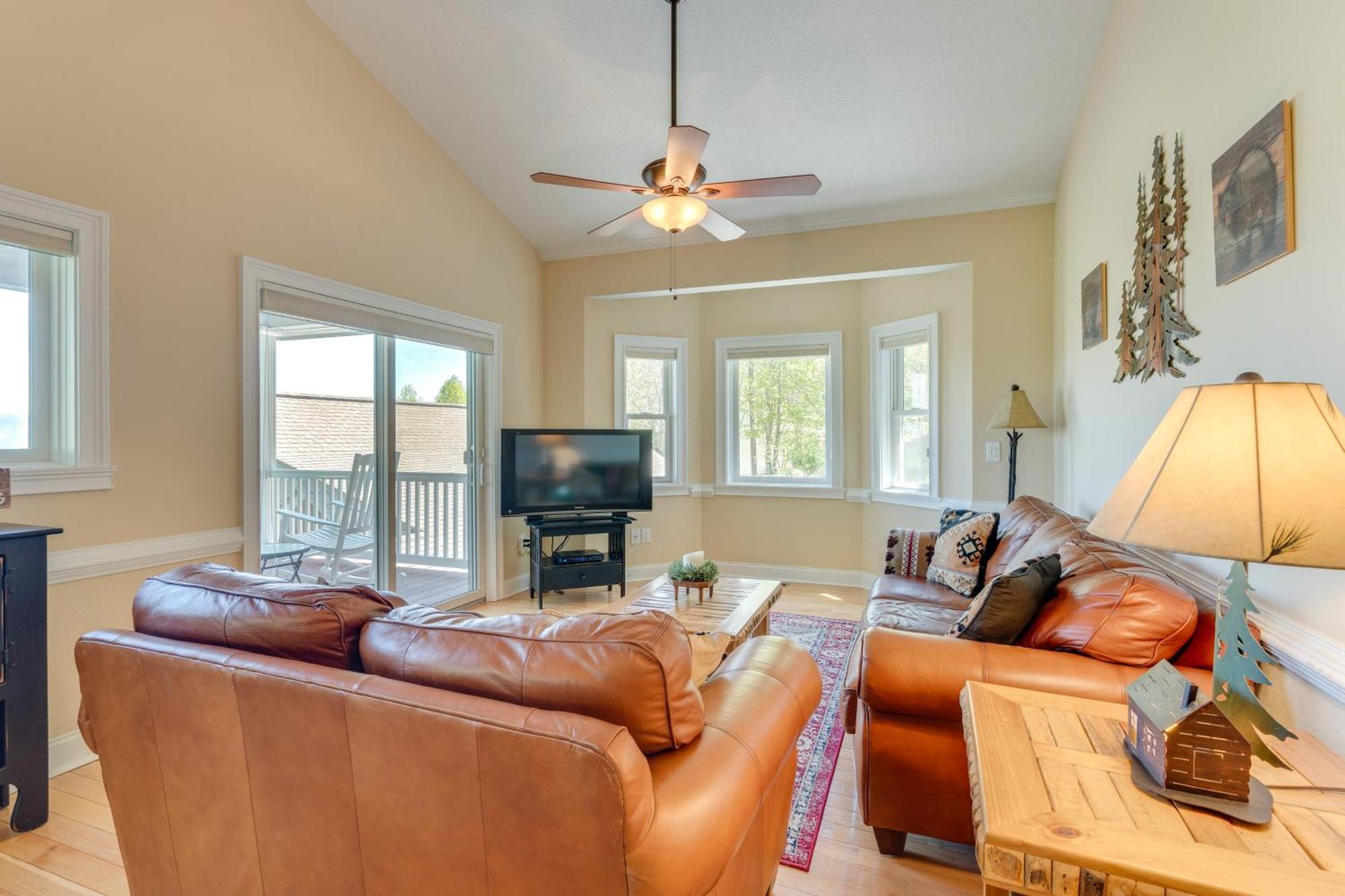 Lake-View Condo With Covered Deck In Hiawassee! Buitenkant foto