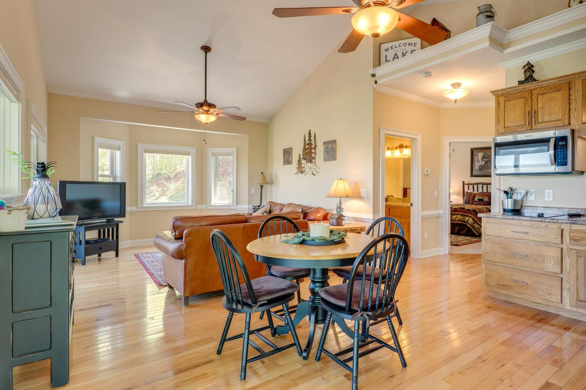 Lake-View Condo With Covered Deck In Hiawassee! Buitenkant foto