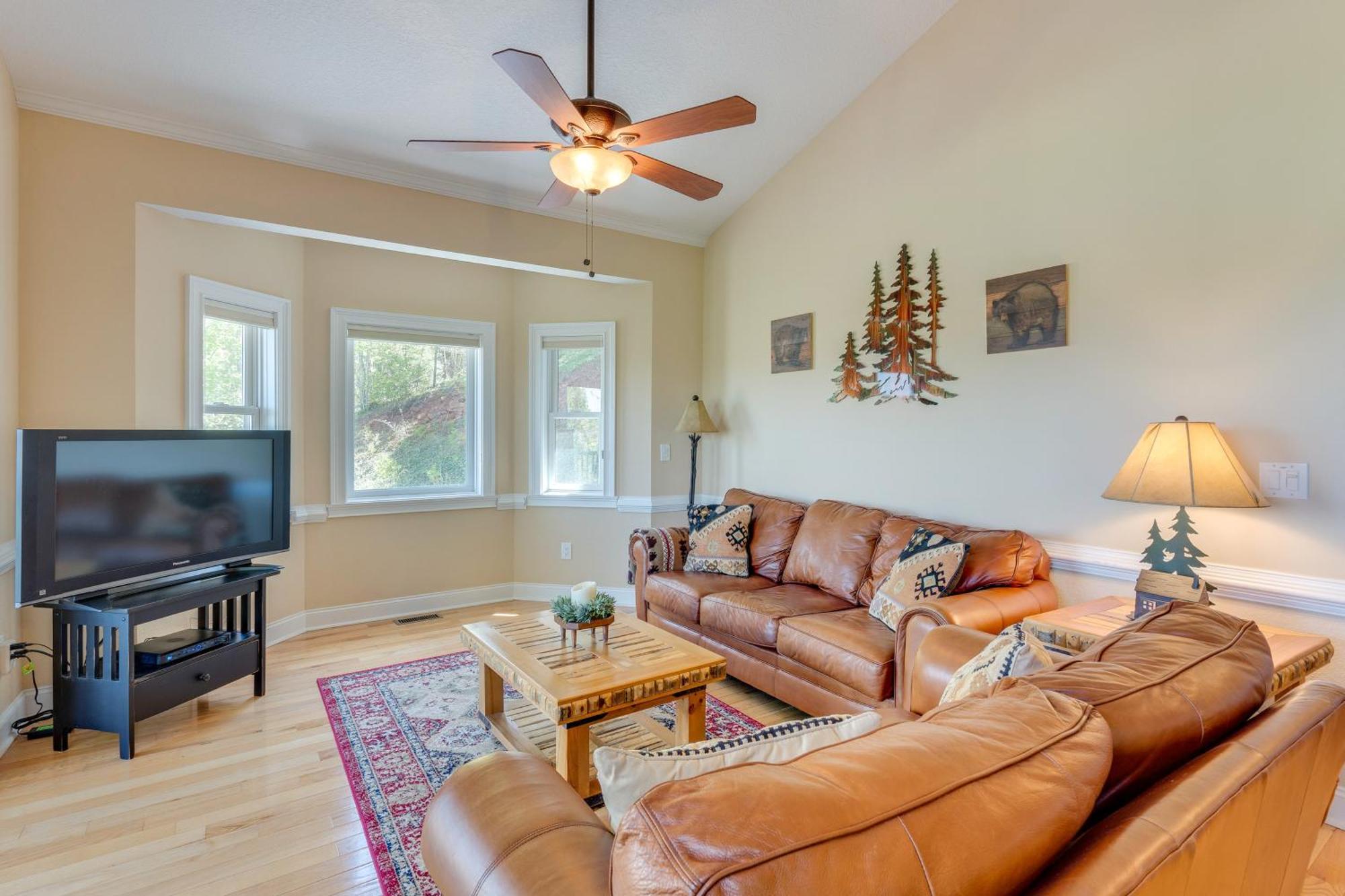 Lake-View Condo With Covered Deck In Hiawassee! Buitenkant foto