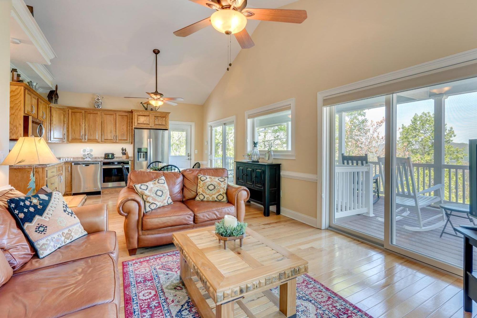 Lake-View Condo With Covered Deck In Hiawassee! Buitenkant foto