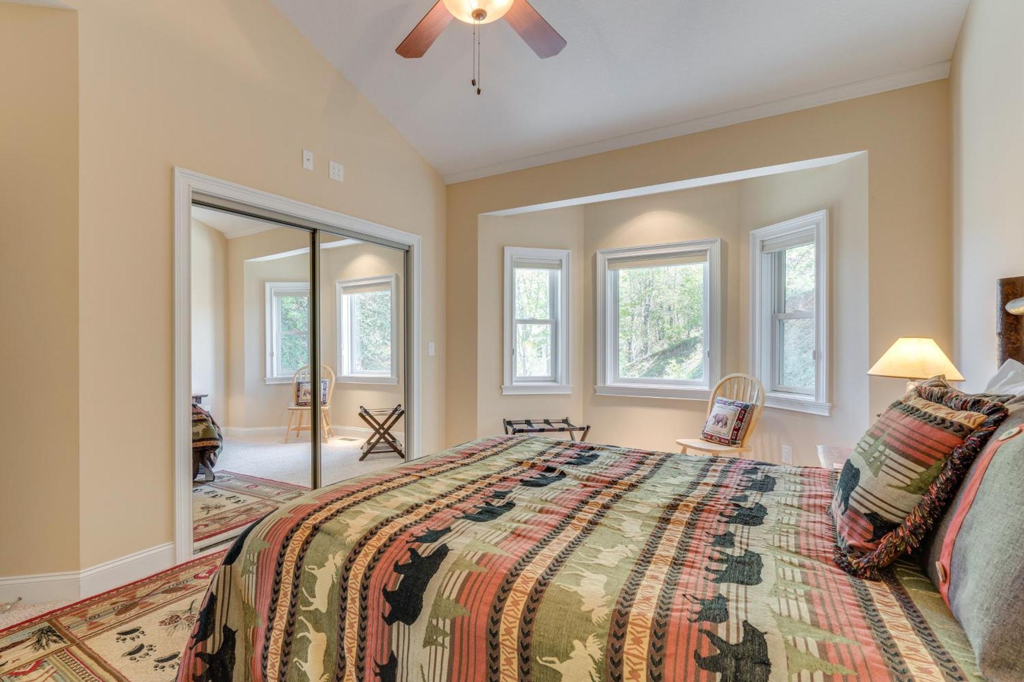 Lake-View Condo With Covered Deck In Hiawassee! Buitenkant foto