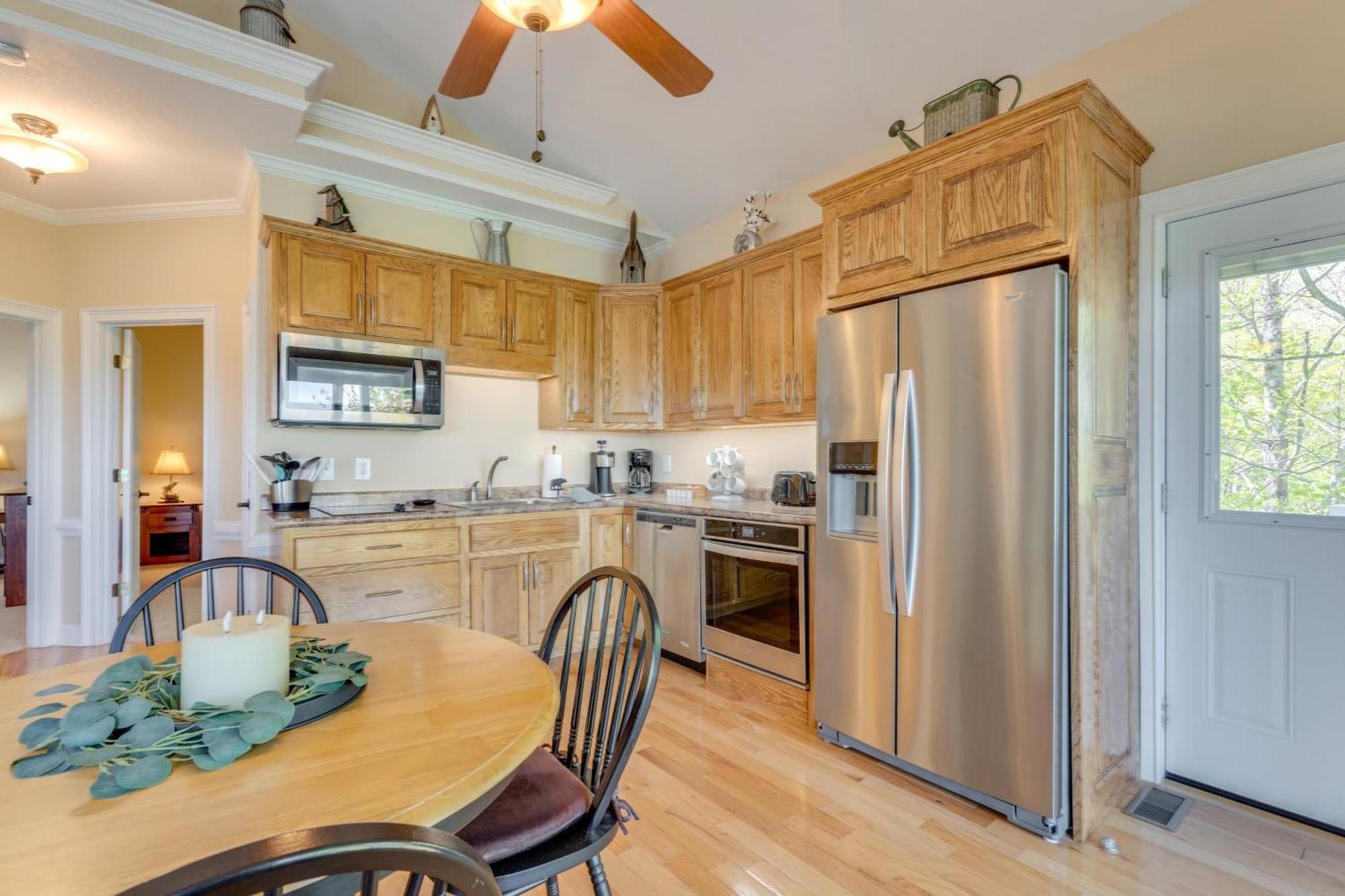 Lake-View Condo With Covered Deck In Hiawassee! Buitenkant foto