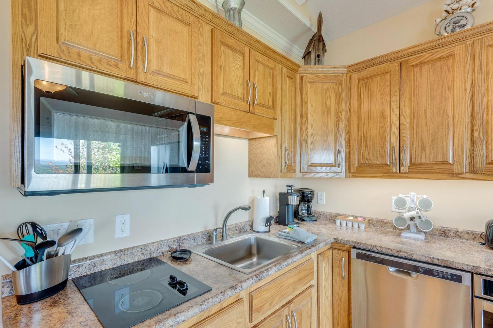 Lake-View Condo With Covered Deck In Hiawassee! Buitenkant foto