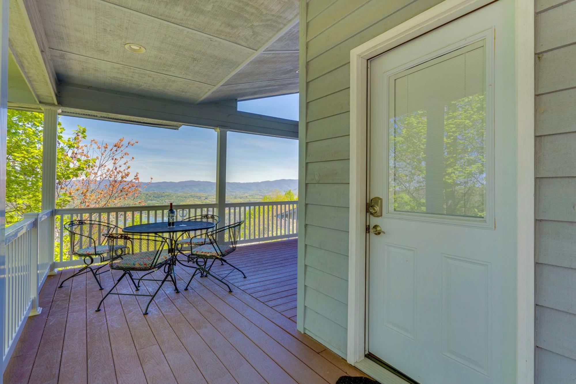 Lake-View Condo With Covered Deck In Hiawassee! Buitenkant foto