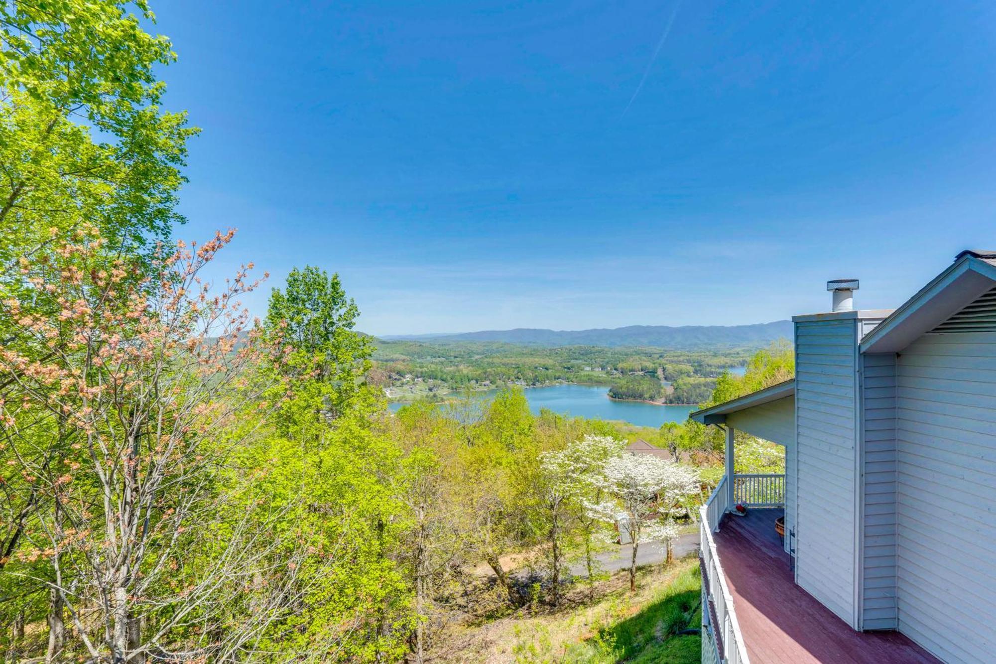 Lake-View Condo With Covered Deck In Hiawassee! Buitenkant foto