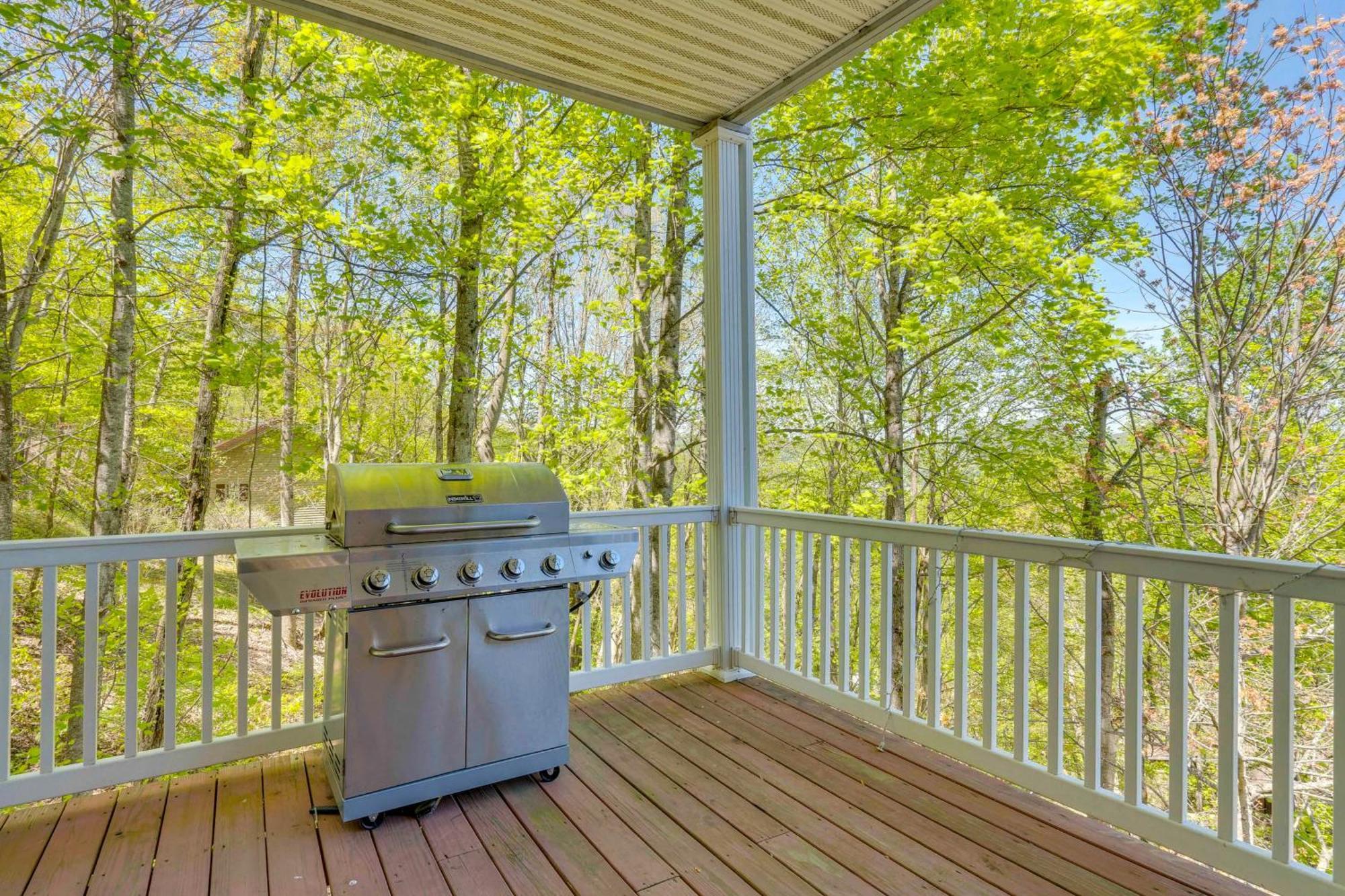 Lake-View Condo With Covered Deck In Hiawassee! Buitenkant foto